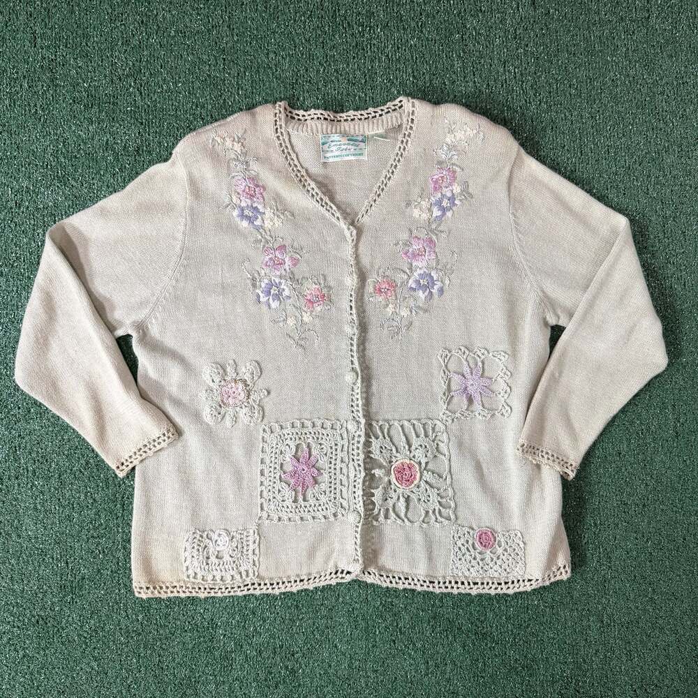 VTG Grandma Core Floral Embroidered and Crochet Patchwork Knit Cardigan Sweater